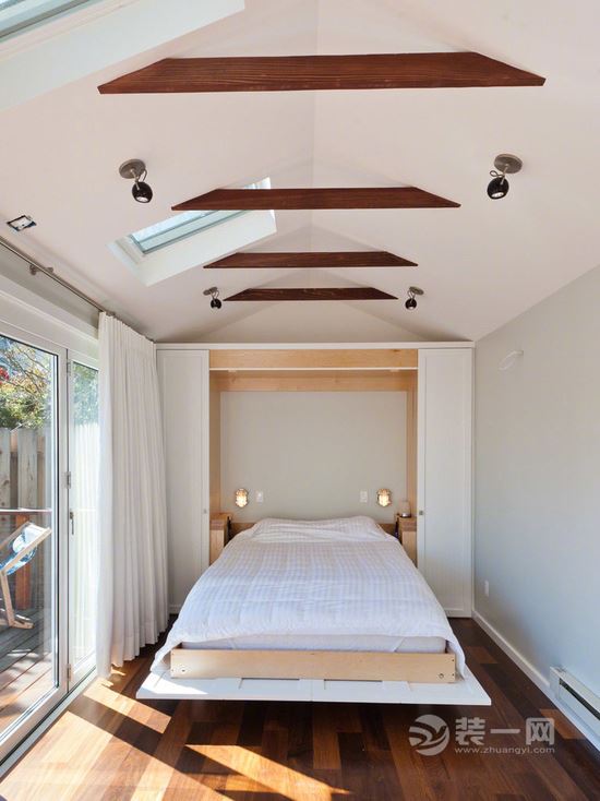 床头内嵌,平时不睡觉的话可以直接收进墙体里哦!